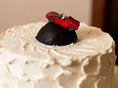 疯狂的粉丝，搞了一场特斯拉主题婚礼