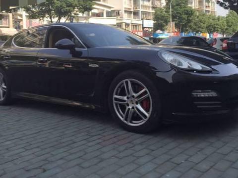 小伙花30万买二手豪车，打开车门的时候他吓了一跳！