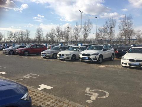 20万的凯美瑞开了5年，丈母娘要我2万卖给小舅子？