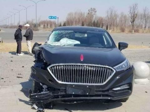 未上市, 红旗H5全国首撞就来了, 车子右侧前脸受损严重