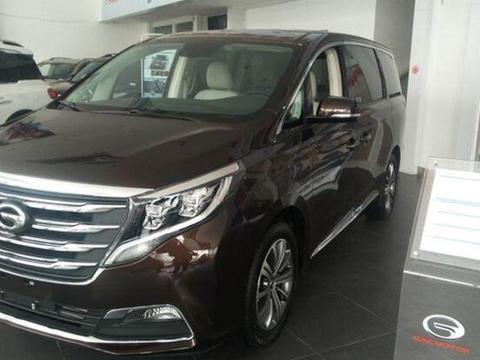 沉稳大气主打商务 店内看传祺GM8现车