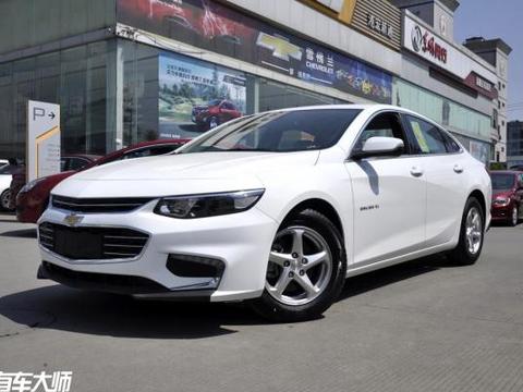 “5米长、涡轮引擎、四轮独悬、吃92号油”这台中型车14万不到？