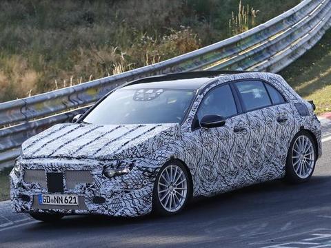 全新奔驰A级轿车换代归来，S级的内饰让同级对手瑟瑟发抖