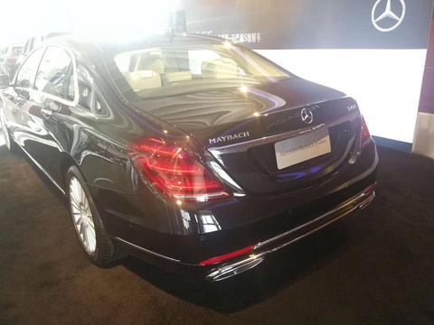 奔驰迈巴赫S450北京现车，前脸颇具个性