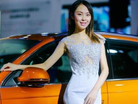 梅赛德斯奔驰的GLCCoupe，比宝马X4更好平顺和转向！