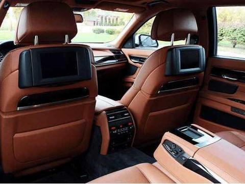 宝马760才是老板的精英人士的标配