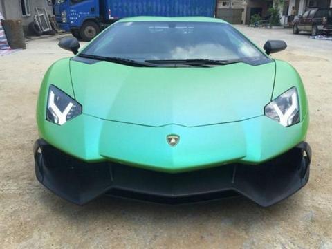 老板花736万元买辆兰博基尼大牛，运回公司后成为了“焦点”