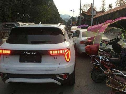 男子新提领克01轻轻蹭到奥迪A4L上 前轮转向杆断裂 车主一脸懵逼