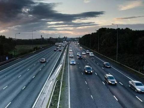 五一长假堵怕了？ 开这几款车去准没事