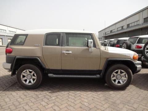 FJ酷路泽丰田 带你无所顾忌的翻山越岭堪称越野小王子