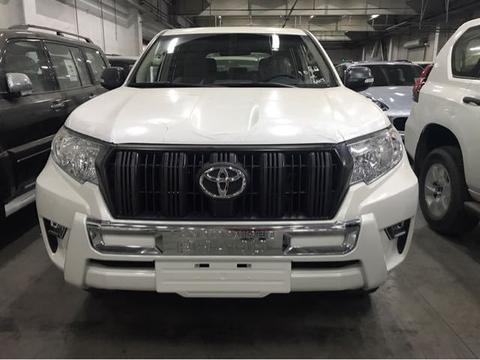 中东版18款霸道2700带天窗天津港越野舒适智能现代的设计核心