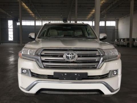 丰田兰德酷路泽4000车内空间一直是SUV所具备的优势所在