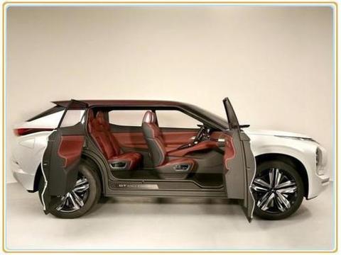 三菱终于发飙了！新车比路虎还漂亮，四轮驱动油耗1.9，不足20万