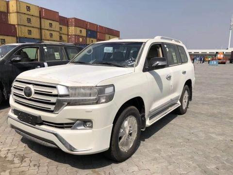 18款中东版丰田兰德酷路泽4000为您的出行带来打造更多的利刃