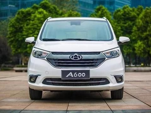 起价不到6万，配置丰富内饰有看头，长安欧尚A600上市