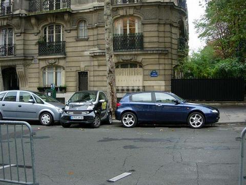 同样的人口密度，为何国外喜欢小两厢，而中国喜欢SUV