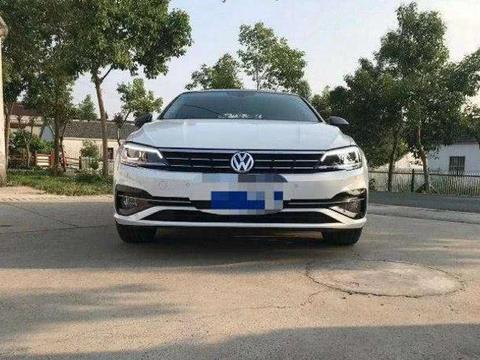 路遇2019款凌渡实车, 媲美大众CC, 网友: 不愧是“辣馒头”