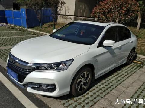 本田终于大降价, 最经典车型只卖15万, 买凯美瑞不如买它!