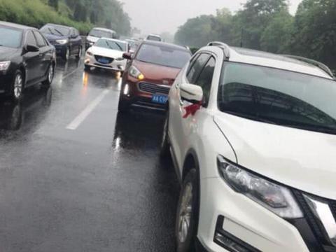 饱受争议的日系车,事故中证明了自己的质量,以后可别对它有偏见了