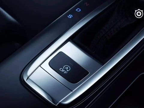 车上有三个按键千万别乱按，不小心就可能导致事故的发生