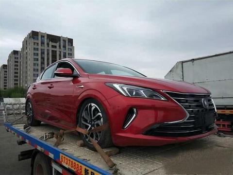 比睿骋CC还漂亮, 新一代国产家轿来了, 不足7万挑战本田飞度