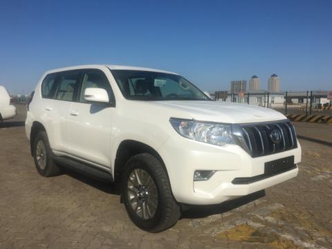 18款中东版霸道4000依然是圆润饱满的身躯