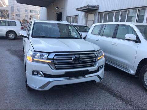 丰田中东版兰德酷路泽5700强大的动力配合天生的越野悬挂