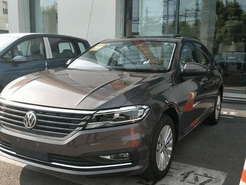 买卡罗拉的后悔了! 大众新车比凯美瑞还漂亮, 仅11万, 还买啥轩逸