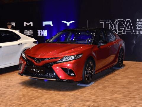 新款雷克萨斯ES与八代凯美瑞街头比美 网友: 看完果断选择凯美瑞