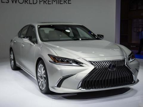 日系最保值轿跑，12年保值率碾压A6，30万配2.5L混动