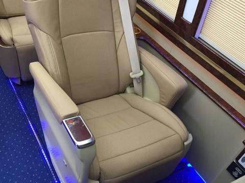 国产丰田考斯特价格 4.0行政版15座价钱