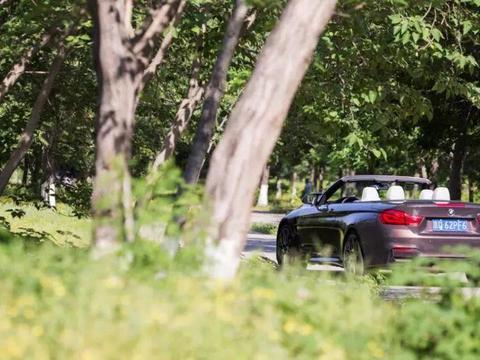 卖一百多万的宝马居然连天窗都没有？直接把车顶掀开就好了