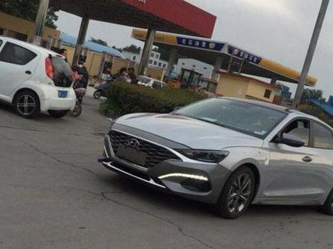 现代要逼死思域！新车比宝马运动，12万起售，实车现身马路！