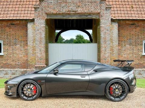 一款百万级跑车上市，颜值堪比法拉利！