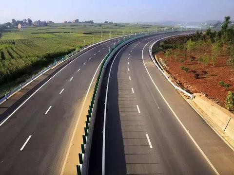 汽车在高速上开到多少时速最省油？这里告诉你答案