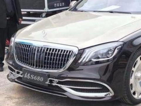 买不起有什么关系 全新双色奔驰迈巴赫S680实车亮相让人口水直流