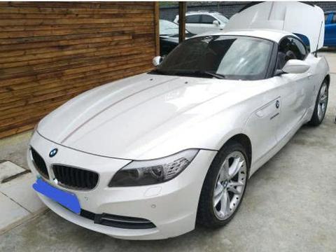 小伙一年挣了20万元，为了回家有面子花27万元买辆二手宝马Z4