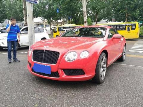 老板让司机开宾利去接他，半个小时后老板看到车后无奈了