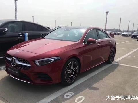 首台奔驰A200L终于到店, 打开车门, 确实能把奥迪宝马打趴下
