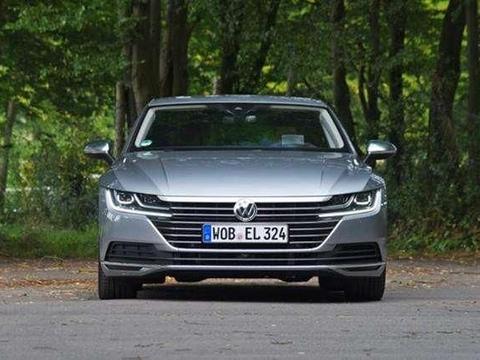 这款车换上奥迪标就是A5，别说凯美瑞，3系、C级都危险了