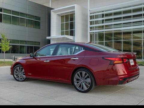 大众再添一强敌，比雅阁精致比凯美瑞运动，2.0T能让奔驰折服