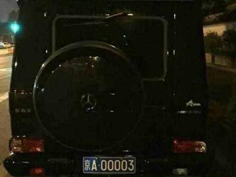 奔驰G级被留纸条, 欲要八百万买车牌! 网友: 800万够买一个角