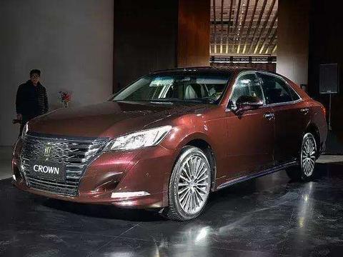 一代神车丰田皇冠全新上市, 售价26.48-39.18万元, 叫板BBA!