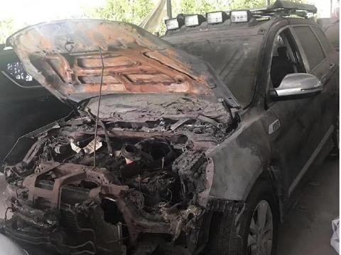 朋友修车时遇到一辆被火烧的哈弗H6，老板：几千块处理