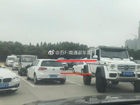 一张图告诉你，奔驰大G500 4×4² 有多高！