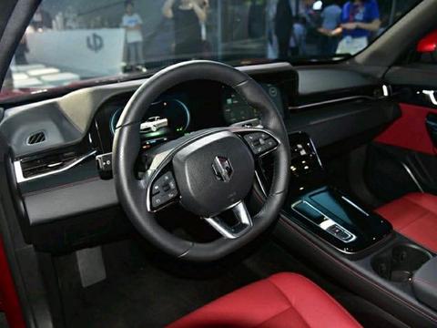 坚持独立的姿态，无框车门+隐藏式门把手，电动小型车