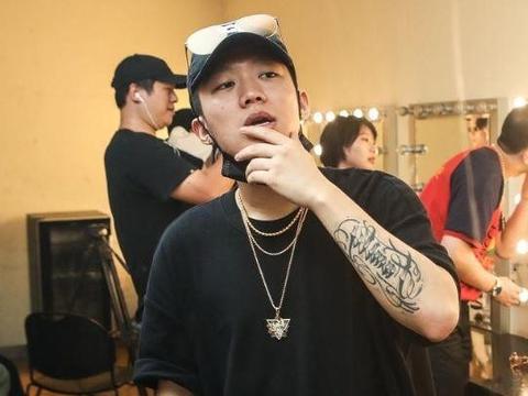 pgone身陷舆论风波黄子韬却圈粉无数,网友纷纷称赞他看人太