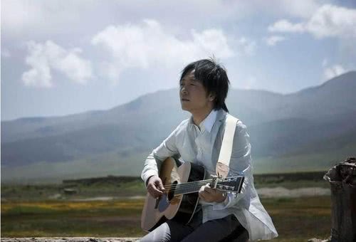 许巍的《空谷幽兰》真心好听,唱出人生大自在