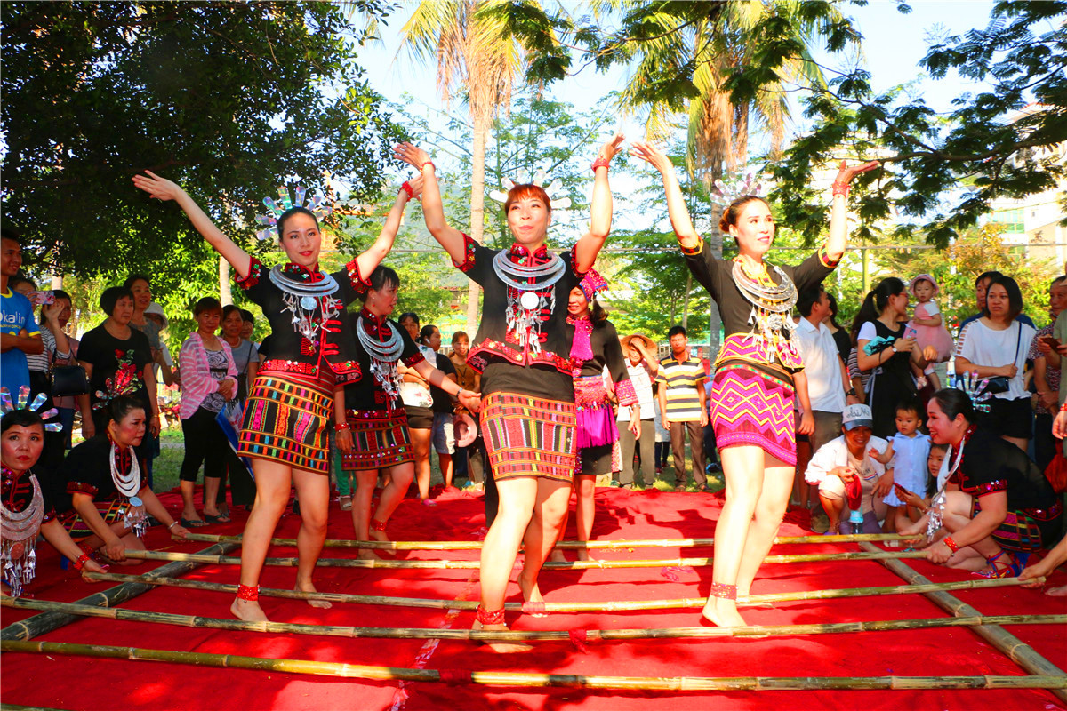 蛮舞与黎歌,余音犹沓沓 最豪放的海南特色歌舞 黎族竹竿舞