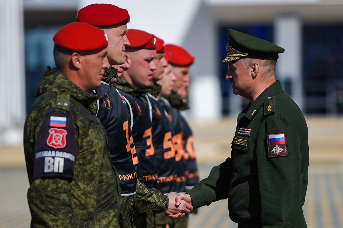 俄罗斯出动了国民近卫军以及正规军参与安保工作 如图